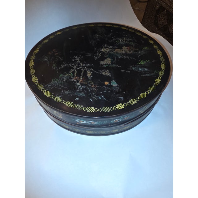 Early 20th Century Japanese Lacquered Storage Box For Sale - Image 17 of 17