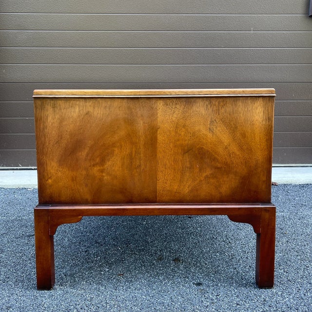 Vintage Morganton Tidewater Collection Chippendale Mahogany Commode Style Nightstand or Side Table For Sale In Philadelphia - Image 6 of 10