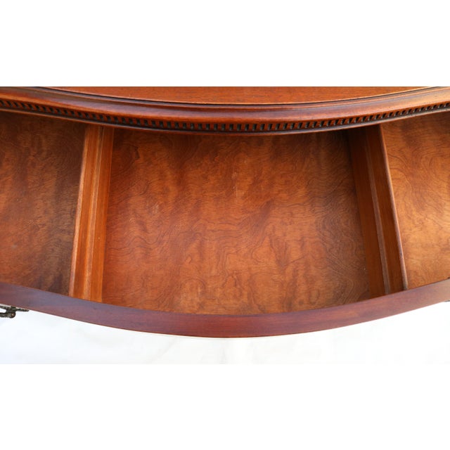 Brown Mid 20th Century Kindel Furniture Mahogany Serpentine Chest of Drawers/Commode For Sale - Image 8 of 15