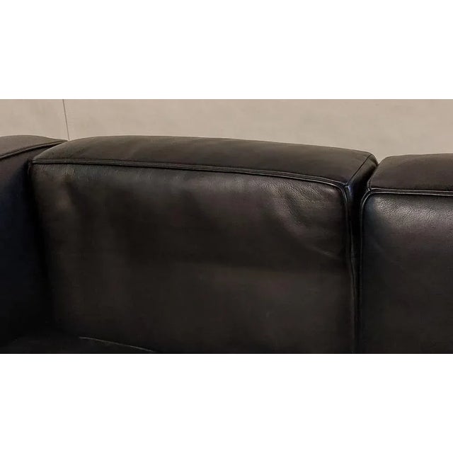 Metal Leather LC2 2-Seater Sofa by Le Corbusier & Pierre Jeanneret for Cassina For Sale - Image 7 of 9