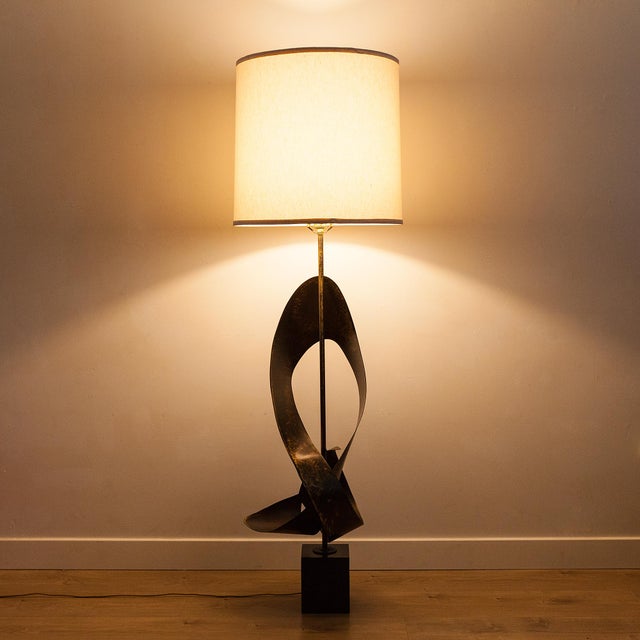 Brutalist patinated steel ribbon lamp by Harry Balmer and Harold Weiss for Laurel Lamp Company, made in the United States...