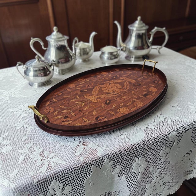 An exceptional and generously proportioned early 20th-century Edwardian mahogany butler's gallery tray of desirable oval...