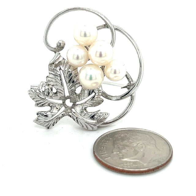 Authentic Mikimoto Estate Akoya Pearl Brooch Pin Sterling Silver 5.85 mm M302 This elegant Authentic Mikimoto Estate...