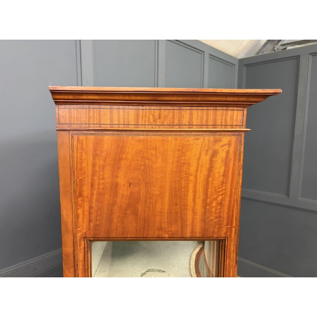 Inlaid Satinwood Display Cabinet from Maple & Co., 1900s For Sale - Image 13 of 18