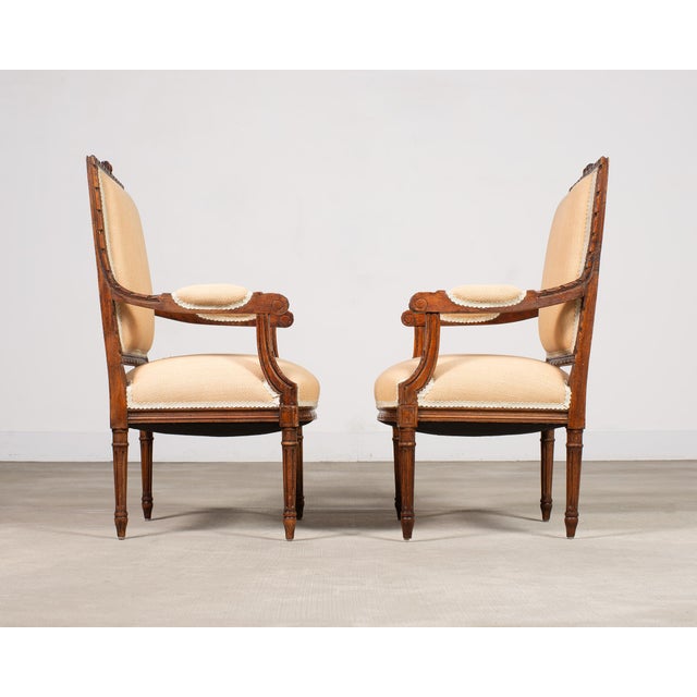 Early 20th Century Pair of French Louis XVI Carved Walnut Fauteuil Armchairs For Sale - Image 5 of 17