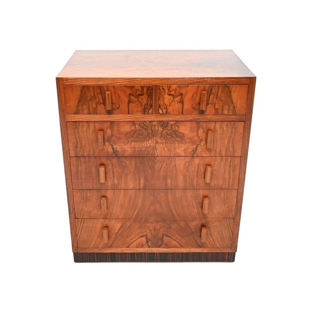 A smart and extremely well made Art Deco figured walnut chest of drawers, made in England and dating from the 1930’s. It...