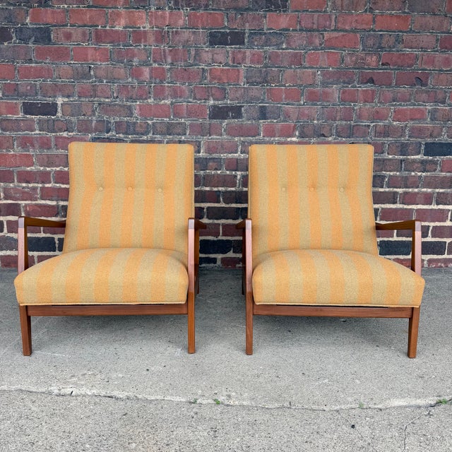 Beautiful oversized Jens Risom Rhythm lounge chair, fully restored and ready for use. The walnut frame has been...