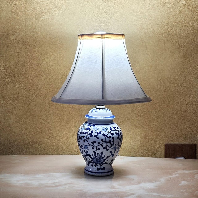 Vintage Blue & White Chinoiserie Ginger Jar Table Lamp – Porcelain Accent Lamp For Sale - Image 14 of 18