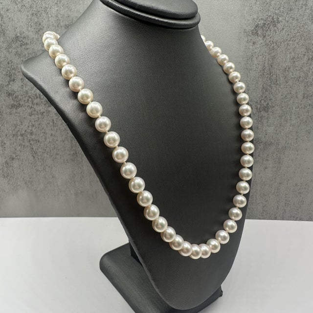 This elegant Akoya cultured pearl strand features 6.5–7mm round pearls known for their classic luster and refined beauty....