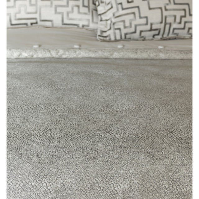 BRAND NEW..NEVER USED/ TAGS ATTACHED/ TOO SMALL FOR MY BED Code : DVQ-376 Size : 88X90 Duvet cover or comforter in a...