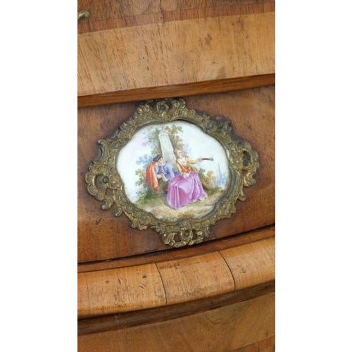 Dresden-Style Cabinet in Walnut, 1890 For Sale - Image 11 of 17