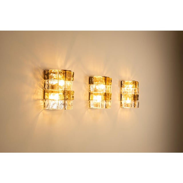 AVMazzega LP277 Wall Lamps in Tobacco and Crystal Glass by Carlo Nason for Mazzega, Italy, 1970s, Set of 3 For Sale - Image 4 of 14