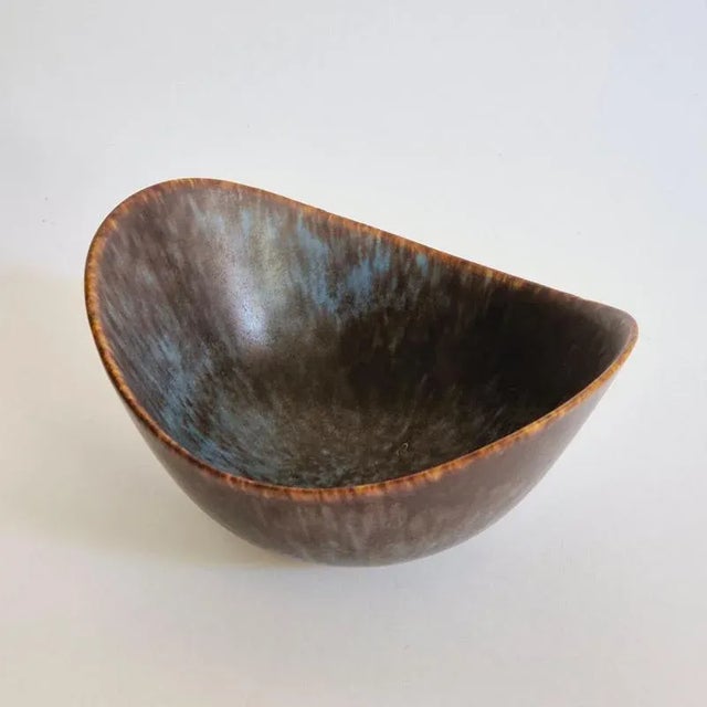 Gunnar Nylund Modern Scandinavian Stoneware Bowl in Ceramic by Rörstrand attributed to Gunnar Nylund, 1950s For Sale - Image 4 of 7