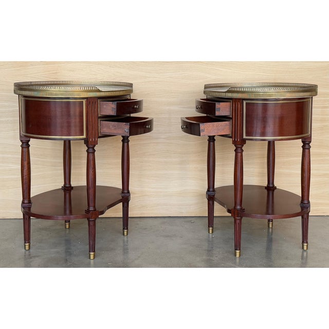 Early 20th Century Pair of Louis XV Oval Bouillotte Shape Nightstands with Drawers and Low Shelve For Sale - Image 4 of 18