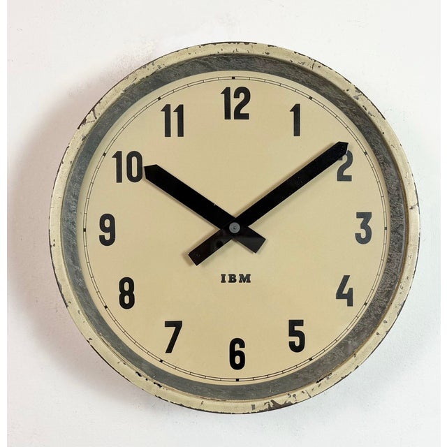 Metal Industrial Beige Factory Wall Clock from IBM, 1950s For Sale - Image 7 of 16