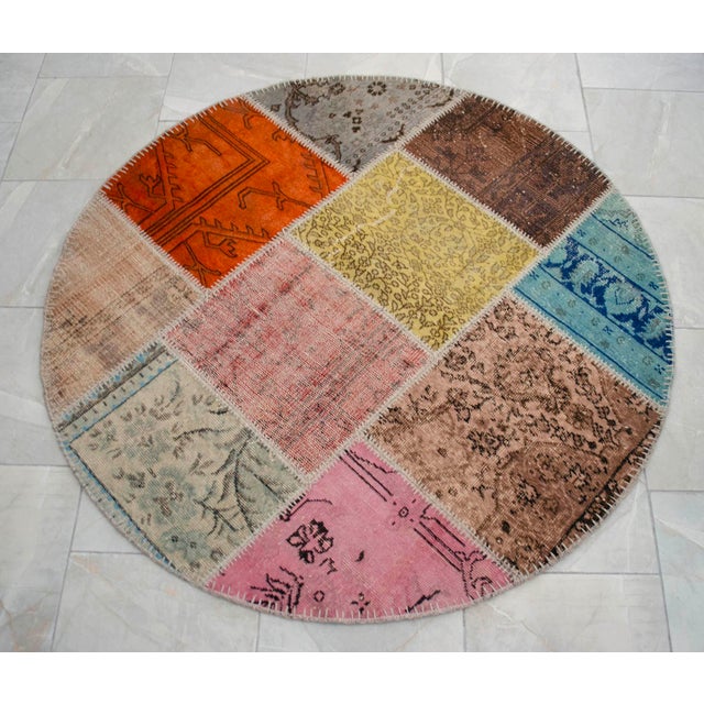 Earthy Colors Turkish Round Rug Hand Knotted Handstitched Living Room Entry Decor - 4'11" Diameter For Sale - Image 14 of 18