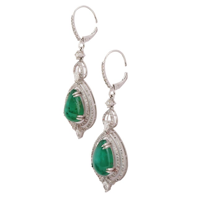 Contemporary Natural diamond 2.00cts & emerald 1.48cts earring in 18k gold For Sale - Image 3 of 6