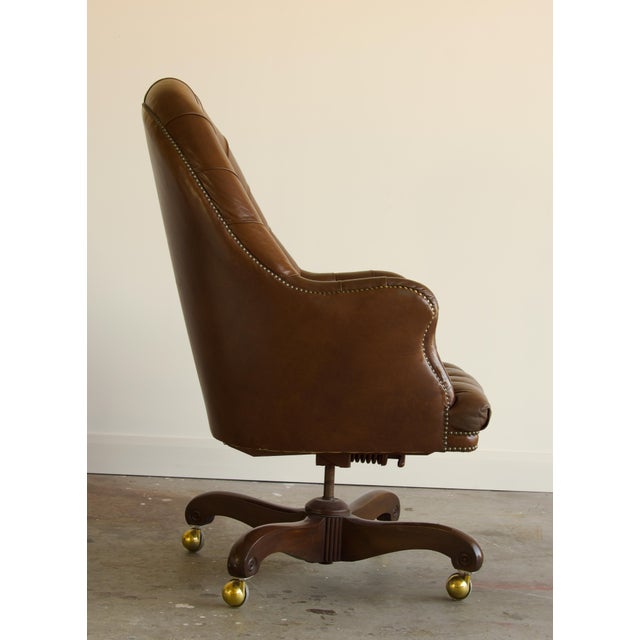 Vintage English Style Tufted Leather Chesterfield Executive Swivel Desk Chair With Brass Casters, Mid-Century For Sale - Image 4 of 7