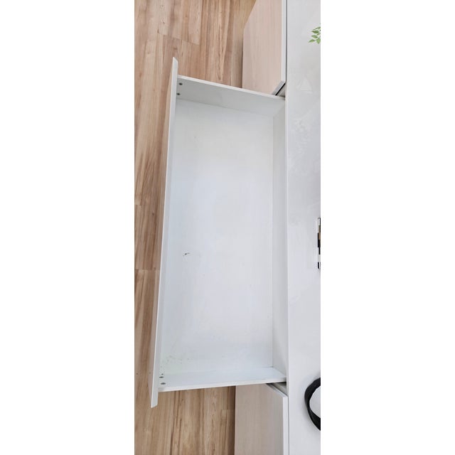 Mid 20th Century White Lacquer Credenza - Made in Italy For Sale - Image 4 of 7