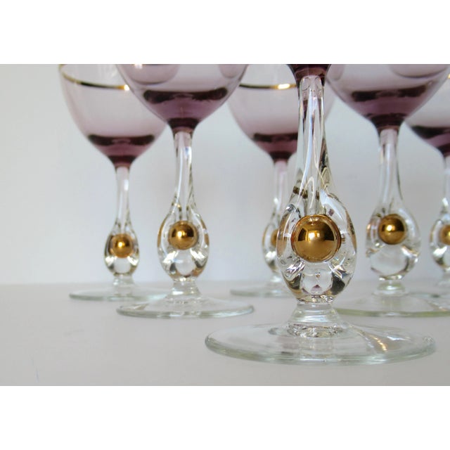 C.1950's Czech Josef Stanik -"Zlata Zuzana" Handblown Amethyst With Gilt Gold Rimmed Stemmed Crystal Apperitif Glasses - Set of 6 For Sale - Image 10 of 13
