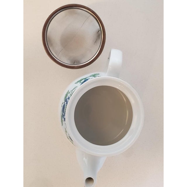Ceramic Vintage Tea Pot With Strainer & 4 Cups For Sale - Image 7 of 11