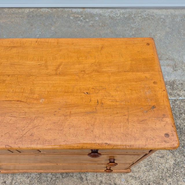Early 20th Century American Solid Maple Two Over Two Chest of Drawers Dresser For Sale In Washington DC - Image 6 of 15