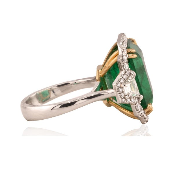 Contemporary Late 20th Century Platinum Emerald Ring, Size 5 For Sale - Image 3 of 4