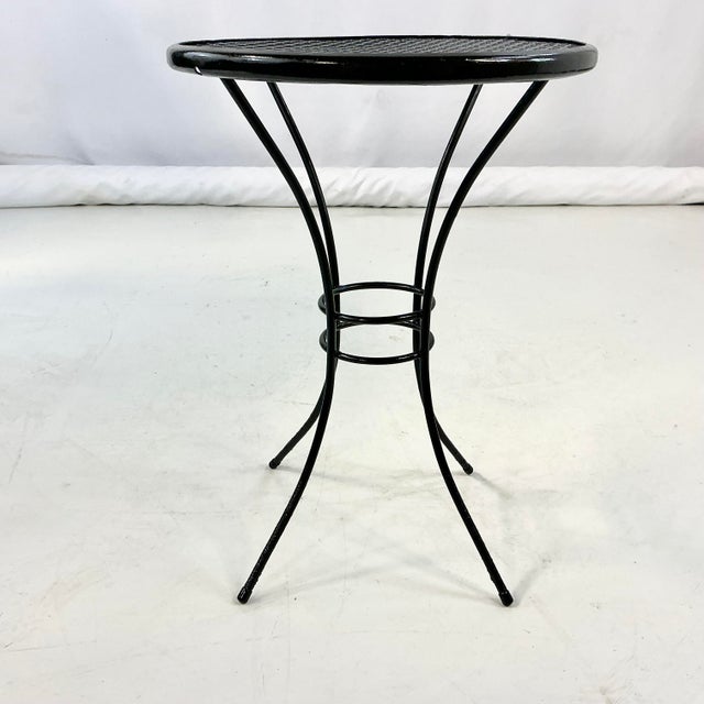 Mid-Century Atomic Mesh Salterini Style Boho Chic Outdoor Drinks Table, Newly Painted For Sale - Image 10 of 10