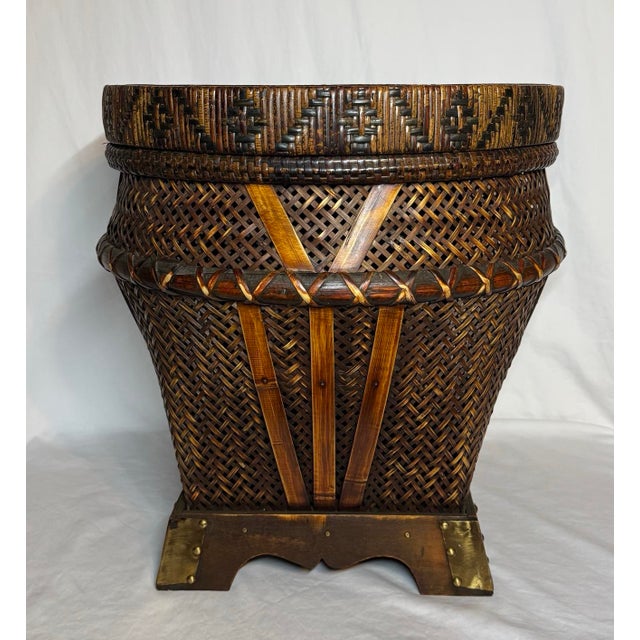 Vintage Chinese Woven Bamboo Rattan Storage Basket Side Table Brass Accent For Sale - Image 11 of 12