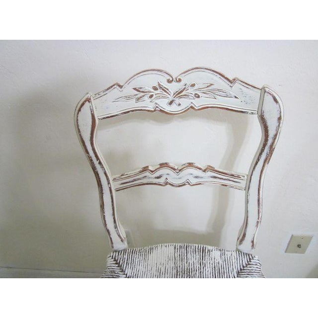 1980s Mid Century Rustic French Country Stools White Shabby Chic Rush Seat Straw Set of 2 For Sale - Image 4 of 12