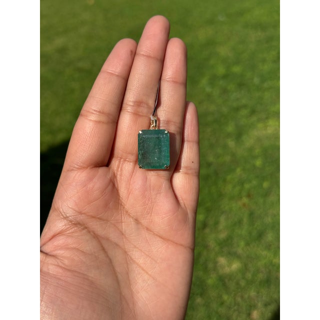 Green Statement 14.22 Carat Natural Green Emerald Solitaire Pendant in 14k Yellow Gold For Sale - Image 8 of 15