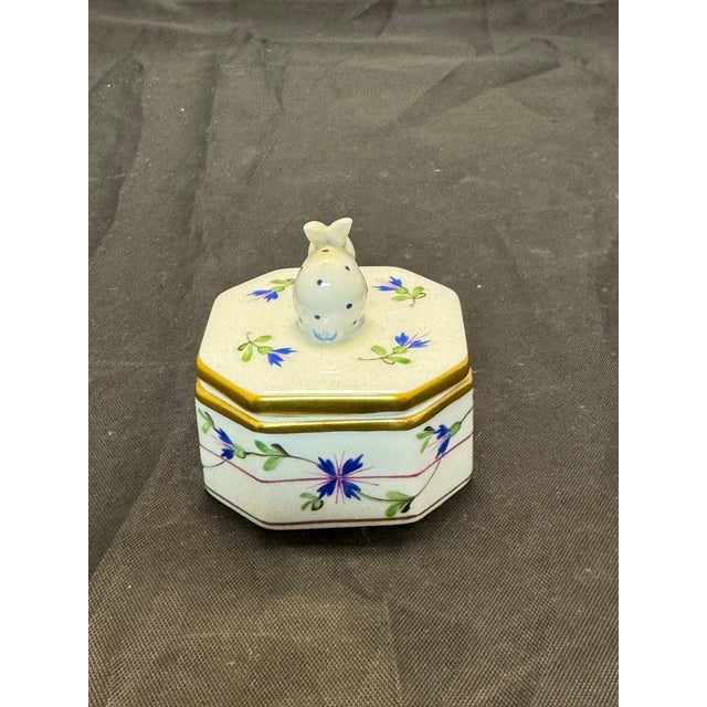Vintage Herend Blue Garland Bunny Rabbit Porcelain Hand Painted Trinket Box 6020 For Sale In New York - Image 6 of 12