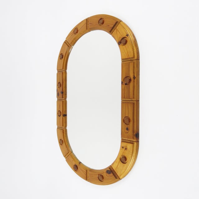 This mirror features a solid pine frame following a 3D design. Minor wear is present in some parts, but the overall...