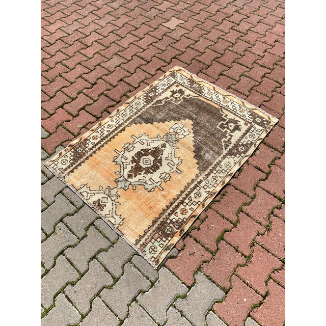 1970s Turkish Medallion Hand Knotted Rug For Sale - Image 4 of 11