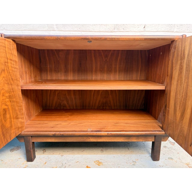 Pair of Mid 20th Century Walnut Cabinets For Sale In New York - Image 6 of 18
