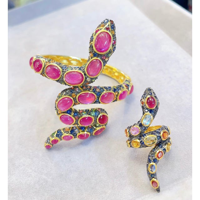 Bochic “Orient” Vintage Serpent Fancy Sapphire & Ruby Bangle - 18K Gold & Silver For Sale - Image 9 of 14