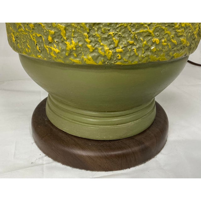Pair of 1960s Vintage Ceramic Lamps by Plasto Mfg.Co With Original Shades For Sale In Providence - Image 6 of 12