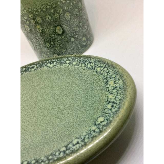 1960s 1960s Mid-Century Modern Green Speckle Brush Holder Trinket Tray Vanity Set - Set of 2 For Sale - Image 5 of 11
