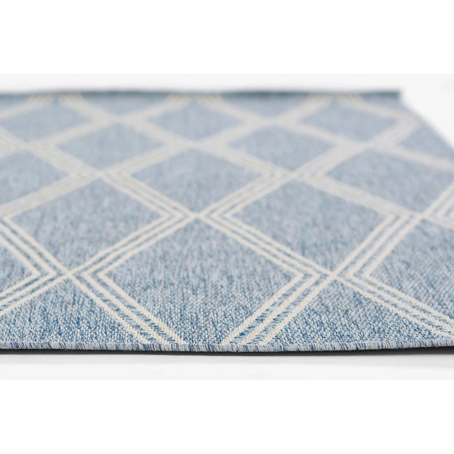 Contemporary Momeni Contemporary Indoor/Outdoor Hampton Inlet Rug in Blue, 6'6" x 9' For Sale - Image 3 of 9