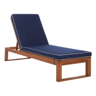 Sophie Chaise Lounge, Natural/Navy Cushion White Piping For Sale