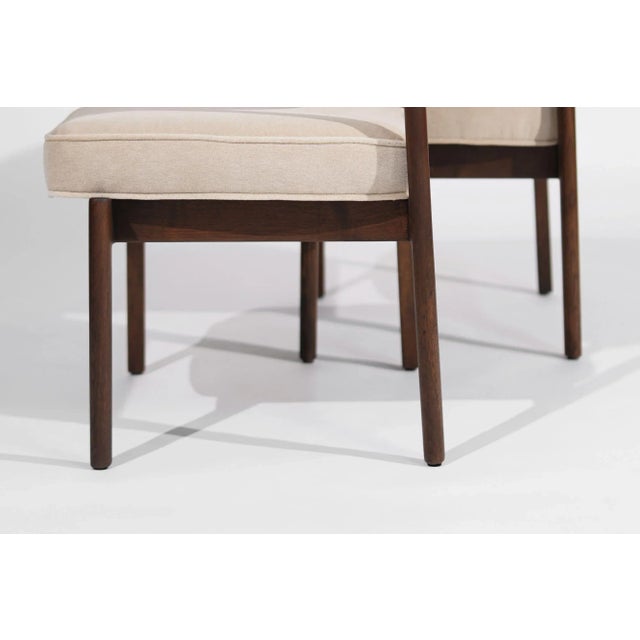 Set of 2 Walnut Side Chairs by Jens Risom in Natural Mohair, Circa 1950s For Sale In New York - Image 6 of 11