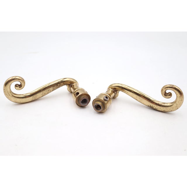 Late 20th Century Pair of Reclaimed Swirl Polished Brass Lever Door Knobs For Sale - Image 5 of 5