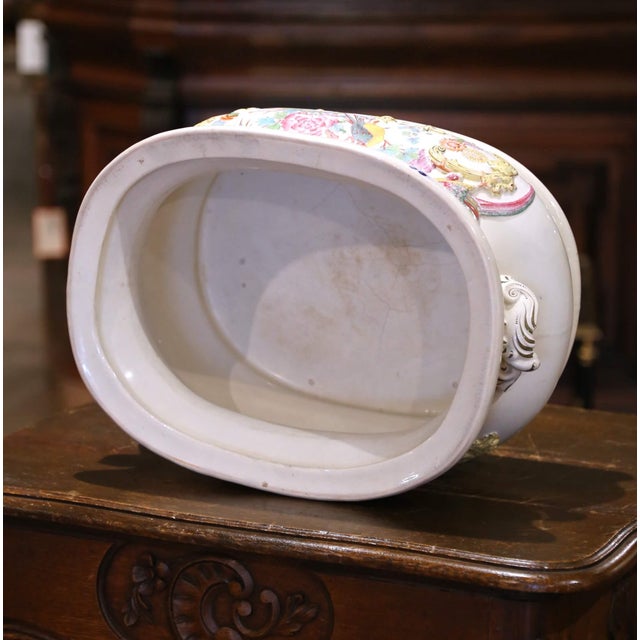 Cream 19th Century French Faience Foot Bath With Chinoiserie Birds and Gilt Floral Reliefs For Sale - Image 8 of 9