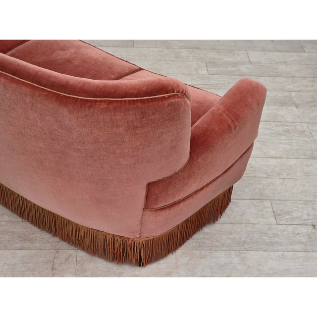 Three-Seater Danish Curved Sofa in Pink Furniture Velour, 1970s For Sale - Image 16 of 18