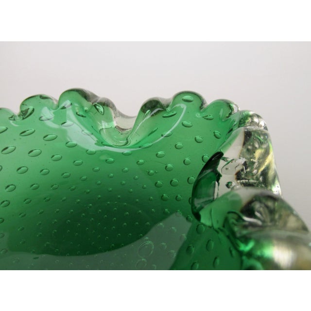 Green C.1960s Italian Hand-Blown Alfredo Barbini Emerald Green Murano Catchall Bowl With Bubble Inclusions For Sale - Image 8 of 13
