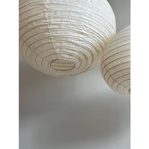 Large Pendant Light in Natural Rattan and Linen in the Shape of a Drop For Sale - Image 5 of 18