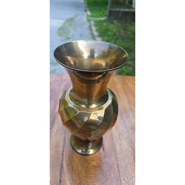 Mid-Century Modern Vintage Solid Brass Spiral Twist Vase – Mid-Century Modern Sculptural Decor For Sale - Image 3 of 12