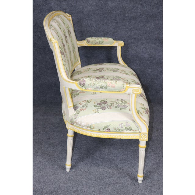 Paint French Louis XVI Style Paint Decorated Settee For Sale - Image 7 of 13