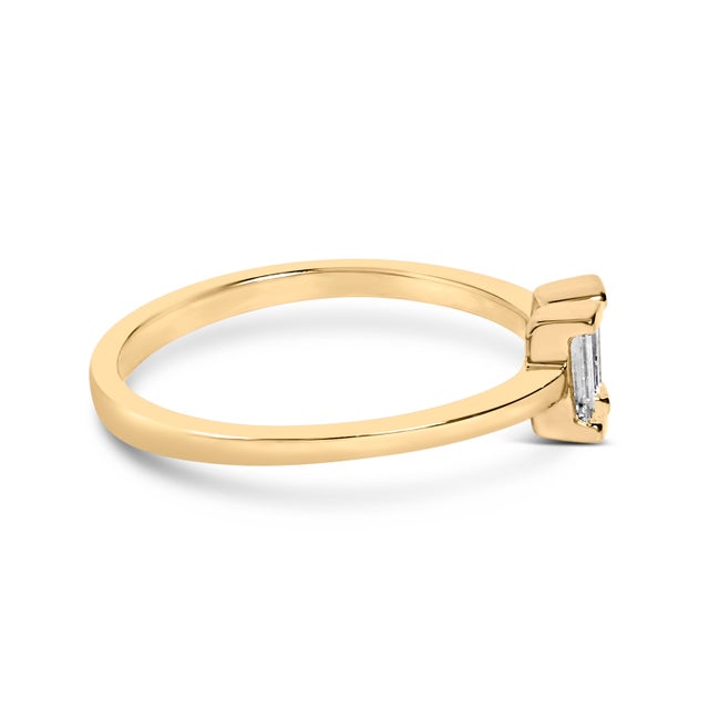Discover the epitome of refined elegance with this sterling silver ring, bathed in luxurious 14K yellow gold. This piece...