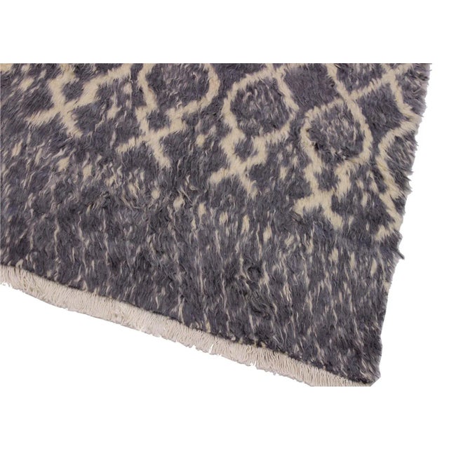 1990s Boho Chic Moroccan Gray Wool Rug - 4'1" X 5'11" For Sale - Image 4 of 8